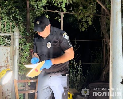 Поклала тіло до валізи, залила бетоном. За вбивство 10-річної дівчинки у Кривому Розі затримали матір. Нові подробиці Поклала тіло до валізи, залила бетоном. За вбивство 10-річної дівчинки у Кривому Розі затримали матір. Нові подробиці