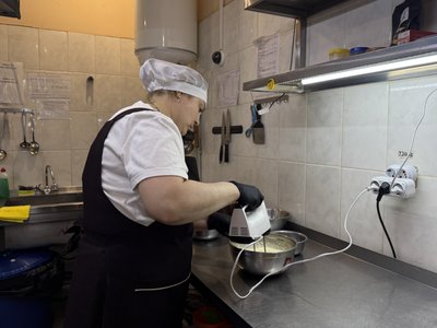 "Хочемо подарувати людям тепло домівки": у Сумах випекли сотню пасок для переселенців "Хочемо подарувати людям тепло домівки": у Сумах випекли сотню пасок для переселенців