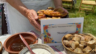 Ланцепупики, маглаї та пиріжки по-володимирецьки: у Володимирці презентували традиційні страви громади Ланцепупики, маглаї та пиріжки по-володимирецьки: у Володимирці презентували традиційні страви громади