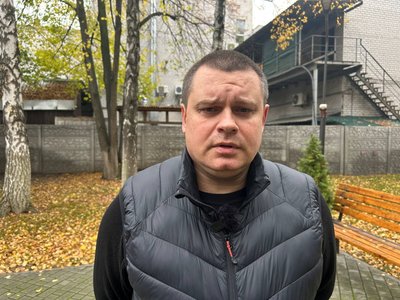 Третю добу без води: чому Павлоград опинився без централізованого водопостачання та як жителі виходять із ситуації Третю добу без води: чому Павлоград опинився без централізованого водопостачання та як жителі виходять із ситуації
