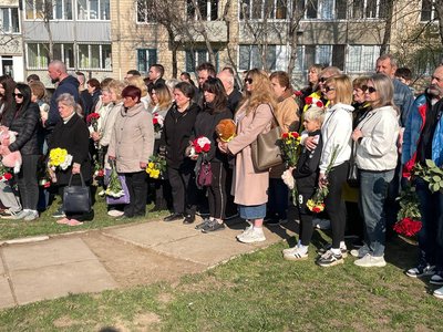Роковини удару РФ по дитмайданчику у Кривому Розі: фоторепортаж Роковини удару РФ по дитмайданчику у Кривому Розі: фоторепортаж