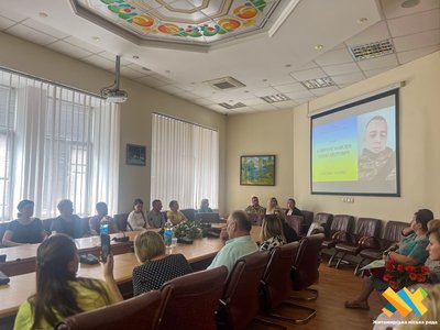 Нагородили після загибелі: в Житомирі рідним полеглих воїнів вручили державні ордени Нагородили після загибелі: в Житомирі рідним полеглих воїнів вручили державні ордени