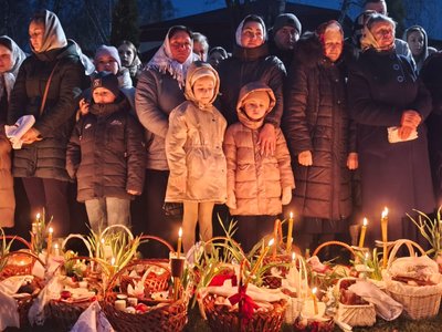 освячення великодніх кошиків у Свято-Миколаївському храмі Заставни освячення великодніх кошиків у Свято-Миколаївському храмі Заставни