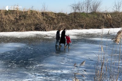 "Такої зими в нас давно не було": як озеро в Ізмаїлі перетворилося на льодову ковзанку "Такої зими в нас давно не було": як озеро в Ізмаїлі перетворилося на льодову ковзанку