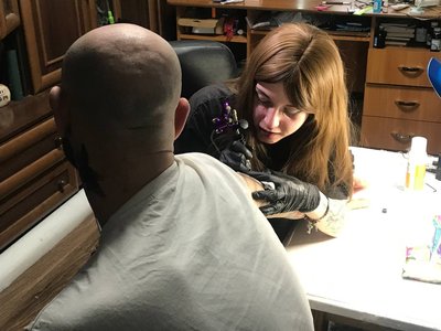 "Приїхала на сім днів і лишилися, хочу відкрити у Житомирі власну студію" – тату-майстриня Ліна Костенко з Краматорська "Приїхала на сім днів і лишилися, хочу відкрити у Житомирі власну студію" – тату-майстриня Ліна Костенко з Краматорська