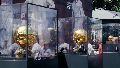 У Житомирі вперше представили три "Золоті м’ячі" українських футболістів У Житомирі вперше представили три "Золоті м’ячі" українських футболістів