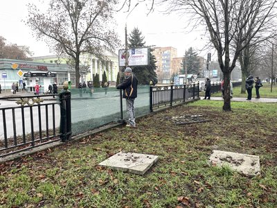 Як у Полтаві відновлюватимуть зруйновані внаслідок ДТП щити на Алеї Героїв Як у Полтаві відновлюватимуть зруйновані внаслідок ДТП щити на Алеї Героїв