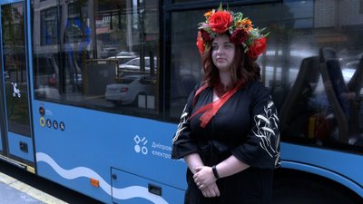 водійка тролейбуса переселенка Бахмут Валерія Пікуліна День вишиванки Дніпро водійка тролейбуса переселенка Бахмут Валерія Пікуліна День вишиванки Дніпро