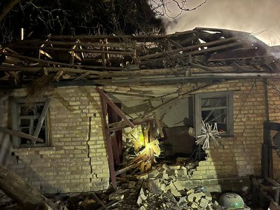 Після російської атаки є пошкодження в чотирьох районах Київщини, зокрема постраждав музей ретро-автомобілів — Калашник Після російської атаки є пошкодження в чотирьох районах Київщини, зокрема постраждав музей ретро-автомобілів — Калашник
