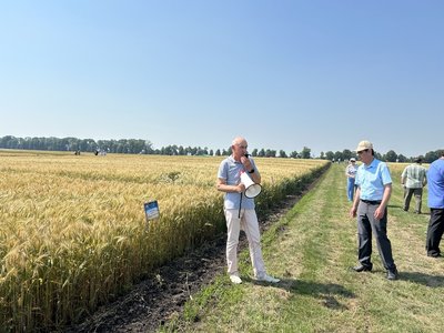 Завідувач лабораторії селекції пшениці інституту рослинництва ім. В.Я. Юр’єва Олег Леонов Завідувач лабораторії селекції пшениці інституту рослинництва ім. В.Я. Юр’єва Олег Леонов