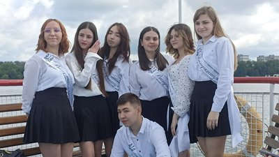 Учні Тернопільської школи-ліцею №6, останній дзвонник Учні Тернопільської школи-ліцею №6, останній дзвонник