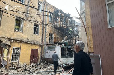 "Шахед" влучив у будинок: загибла жінка, 17 травмованих — що розповідають очевидці атаки на Одесу "Шахед" влучив у будинок: загибла жінка, 17 травмованих — що розповідають очевидці атаки на Одесу