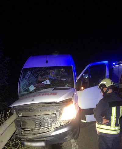 Мікроавтобус потрапив у аварію Мікроавтобус потрапив у аварію