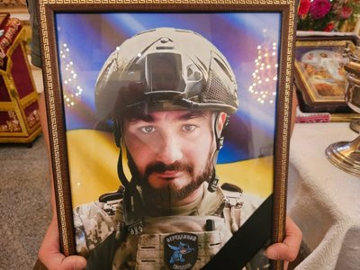 У Полтаві попрощалися із трьома військовим, які загинули на фронті У Полтаві попрощалися із трьома військовим, які загинули на фронті