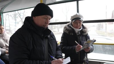 "Цього року разів 10 викликали поліцію": як працюють контролери в тролейбусах Чернігова "Цього року разів 10 викликали поліцію": як працюють контролери в тролейбусах Чернігова
