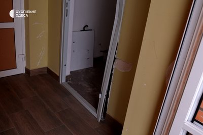 Як відновлюють житловий комплекс в Одесі, куди поцілив російський "шахед"