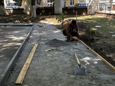 У Полтаві завершують будівництво першого у місті майданчик для гри в петанк