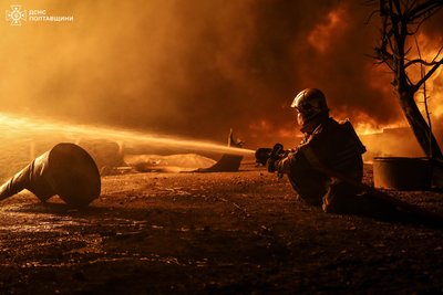 На Полтавщині загасили пожежу на промисловому підприємстві, яка виникла через влучання БпЛА На Полтавщині загасили пожежу на промисловому підприємстві, яка виникла через влучання БпЛА
