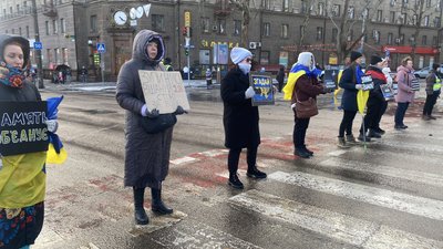 У Миколаєві вкотре вшанували памʼять загиблих хвилиною мовчання