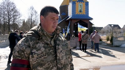 "Сподівалися, що він у полоні": у Городні на Чернігівщині попрощалися з прикордонником Сергієм Луговським "Сподівалися, що він у полоні": у Городні на Чернігівщині попрощалися з прикордонником Сергієм Луговським
