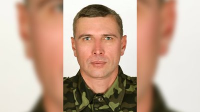 На Чернігівщині поховали трьох бійців ЗСУ, які боронили Україну На Чернігівщині поховали трьох бійців ЗСУ, які боронили Україну