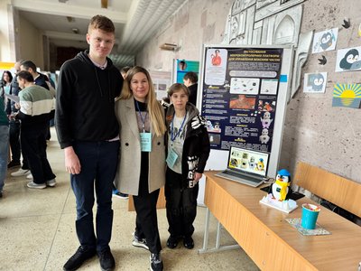Платино і золото у всеукраїнському конкурсі взяли учні Покровської школи і представлятимуть Україну в Бухаресті Платино і золото у всеукраїнському конкурсі взяли учні Покровської школи і представлятимуть Україну в Бухаресті