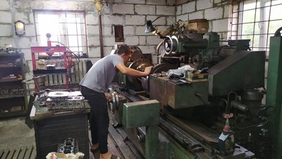 Мотивація допомагати у всіх спільна: на Черкащині безплатно ремонтують автівки для військових