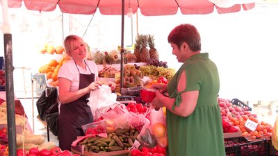 Ціни та попит на черешню в Рівному: що кажуть продавці та покупці