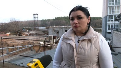 У Чернігові через будівництво провалилась частина парковки біля сусіднього будинку У Чернігові через будівництво провалилась частина парковки біля сусіднього будинку