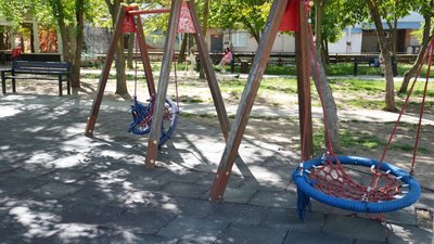 "Дітям немає де гратись": у Миколаєві ремонтують дитячі майданчики "Дітям немає де гратись": у Миколаєві ремонтують дитячі майданчики