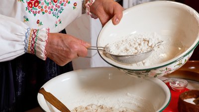 Коржі без яєць і молока: господиня з Рівненщини розповіла про рецепт на розсолі з помідорів Коржі без яєць і молока: господиня з Рівненщини розповіла про рецепт на розсолі з помідорів