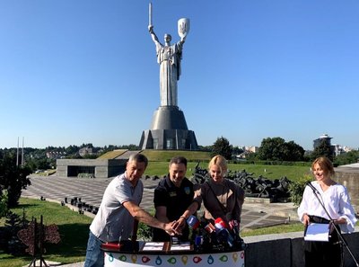 До Дня Незалежності у Києві презентували марку "Україна-мати" До Дня Незалежності у Києві презентували марку "Україна-мати"