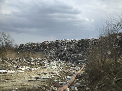 Гора сміття на Чорнівському полігоні біля Чернівців Гора сміття на Чорнівському полігоні біля Чернівців