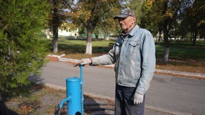 "Готові зимувати, аби тільки не бомбили". Що розповіли про обстріли РФ жителі прифронтового Веселого на Дніпропетровщині "Готові зимувати, аби тільки не бомбили". Що розповіли про обстріли РФ жителі прифронтового Веселого на Дніпропетровщині