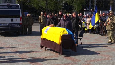 Загинув на Сумщині: з 46-річним солдатом Ігорем Сухим попрощалися у Рівному Загинув на Сумщині: з 46-річним солдатом Ігорем Сухим попрощалися у Рівному