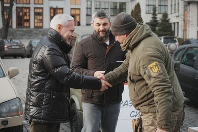 Харківська компанія власним коштом закупила техніку українським військовим 1