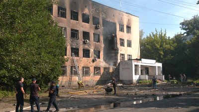 "Будинок захитався — і почалася істерика!": жителі Чернігова розповіли про наслідки атаки РФ по адмінбудівлі "Будинок захитався — і почалася істерика!": жителі Чернігова розповіли про наслідки атаки РФ по адмінбудівлі