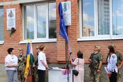 У Полтаві відкрили меморіальну дошку Герою України Владиславу Бувалкіну У Полтаві відкрили меморіальну дошку Герою України Владиславу Бувалкіну