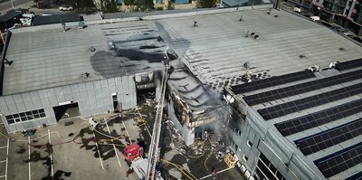 У Хмельницькому сталась пожежа в автосалоні: дві людини травмувались У Хмельницькому сталась пожежа в автосалоні: дві людини травмувались
