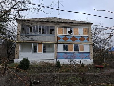 Будинок в Одноробівці, який зазнав пошкоджень через російську атаку Будинок в Одноробівці, який зазнав пошкоджень через російську атаку