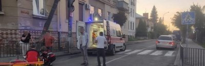 У Самборі на Львівщині водій легковика збив пішохода, його госпіталізували У Самборі на Львівщині водій легковика збив пішохода, його госпіталізували
