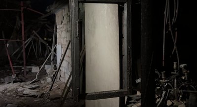 Пошкоджений будинок внаслідок атаки на Миколаїв Пошкоджений будинок внаслідок атаки на Миколаїв