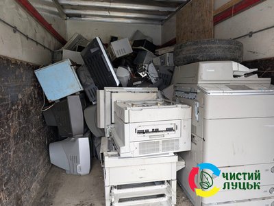 Центр управління відходами в Луцьку передав житомирському заводу 2 тонни електроніки на утилізацію Центр управління відходами в Луцьку передав житомирському заводу 2 тонни електроніки на утилізацію