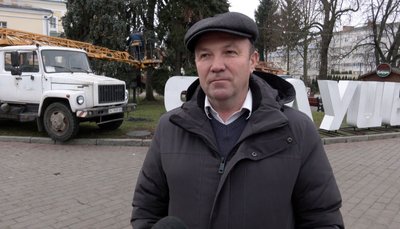 У Луцьку прикрашають ялинкове тріо до різдвяно-новорічних свят: скільки грошей витратять з бюджету У Луцьку прикрашають ялинкове тріо до різдвяно-новорічних свят: скільки грошей витратять з бюджету