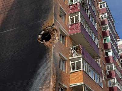 Армія РФ влучила по будинку в Сумах: ФОТО Армія РФ влучила по будинку в Сумах: ФОТО