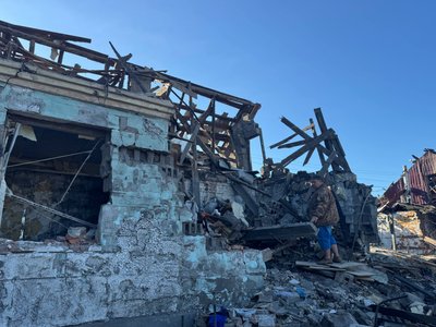 «Дружину з сином відкопували з-під завалів». Що відбувається на місці атаки по приватному сектору у Дніпрі «Дружину з сином відкопували з-під завалів». Що відбувається на місці атаки по приватному сектору у Дніпрі