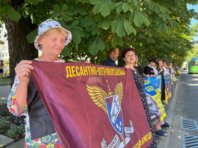 У Черкасах відбулася акція "Не мовчи — полон вбиває" У Черкасах відбулася акція "Не мовчи — полон вбиває"