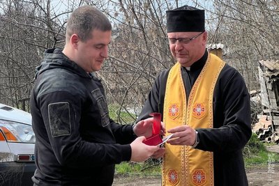 На Донеччині привітали гвардійців з Рівненщини з Великоднем. Капелан провів спільну молитву На Донеччині привітали гвардійців з Рівненщини з Великоднем. Капелан провів спільну молитву