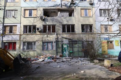 "Чули страшенний гуркіт". Що розповіли про атаку РФ жителі Дніпровського району Херсона