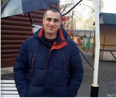 Дев'ятирічний Дамір Тимощук з Бердичева сам прибирає сніг біля свого будинку Дев'ятирічний Дамір Тимощук з Бердичева сам прибирає сніг біля свого будинку